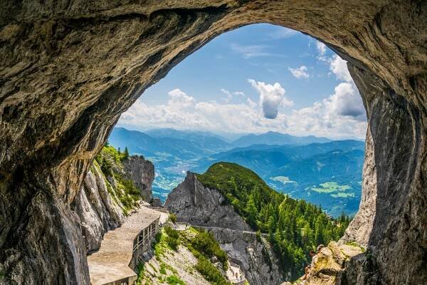 Tip na výlet: Ledovcová jeskyně Eisriesenwelt - Alpy | TRAVELKING