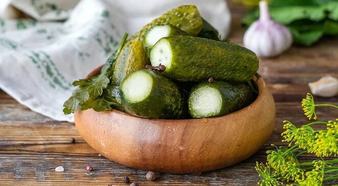 Kolik soli a cukru na nakládání okurek na litrovou sklenici?