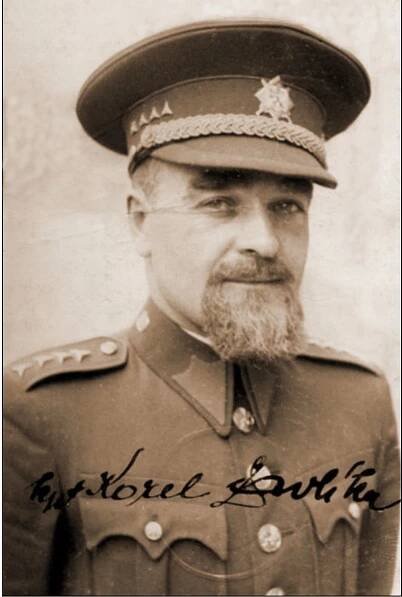 Karel Pavlík (19. října 1900 Hradové Střimelice – 26. ledna 1943 Mauthausen) byl československý voják a odbojář, kapitán Československé armády in memoriam povýšený na plukovníka. V hodnosti kapitána velel 14. března 1939 obraně Czajánkových kasáren.