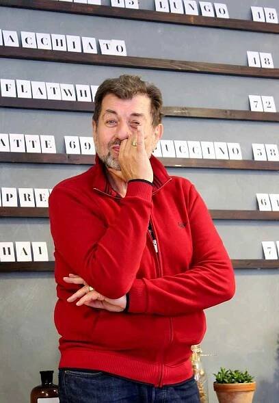 Legendární herec a dabér Zdeněk Junák oslavil 6. prosince sedmdesáté narozeniny. S angažmá v Městském divadle Brno se prozatím loučit nehodlá.