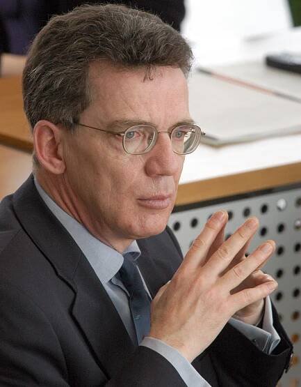 11. Juni: Anzeige gegen Kanzleramts-Chef