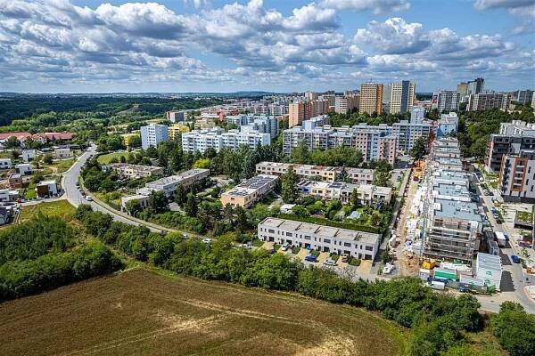 Řadový rodinný dům klidné bydlení s výbornou dostupností v Praze Hájích. | Reality.iDNES.cz 