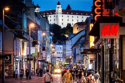 Bratislava sa zvyšku Slovenska nevzďaľuje, naopak, rozdiely sa zmenšujú