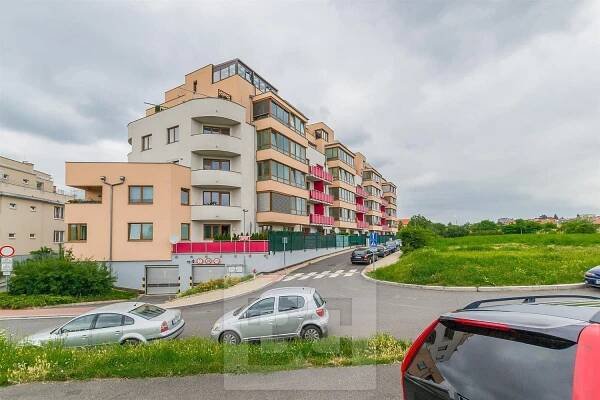 Pronájem Byt 1+kk, Strančická, Praha 10 - Strašnice