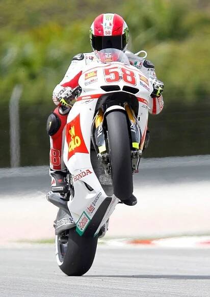 Marco Simoncelli tragicky zahynul v Sepangu. Před zraky svého otce
