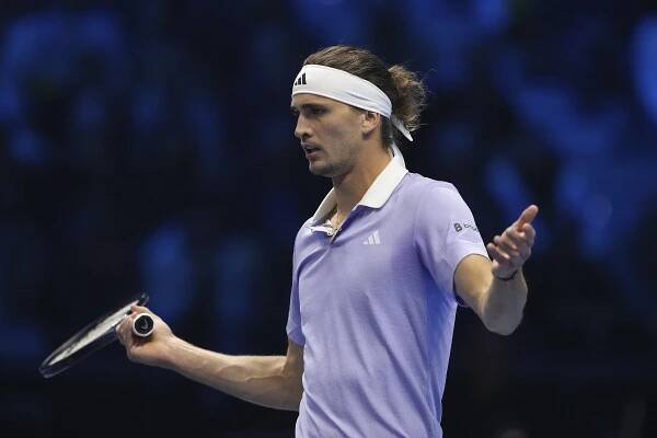 Zverev na Turnaji mistrů vyhrál i podruhé, Alcaraz podpořil své naděje