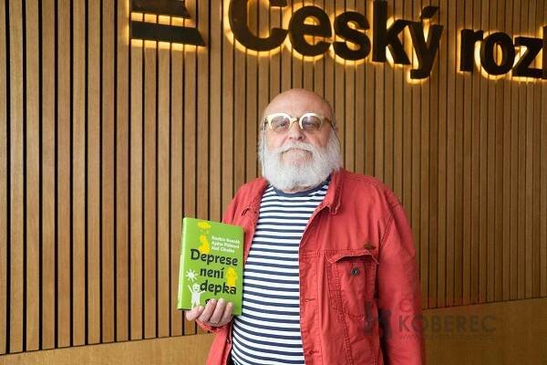Knihu „Deprese není depka“ Radkina Honzáka, Agáty Pilátové a Aleše Cibulky pokřtili Arnošt Goldflam a Věra Martinová | Červenýkoberec.cz