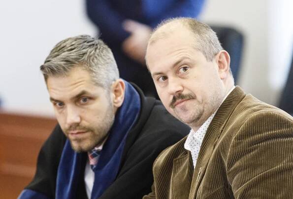 Kotleba sa v kauze kontroverzných šekov na 1488 eur cíti nevinný, znalec potvrdil symbol neonacistov