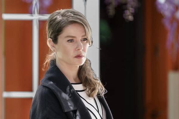 Camdaki Kız - Episode 32 - Z filmu - Burcu Biricik