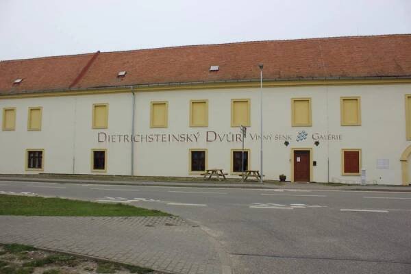 Dietrichsteinský dvůr
