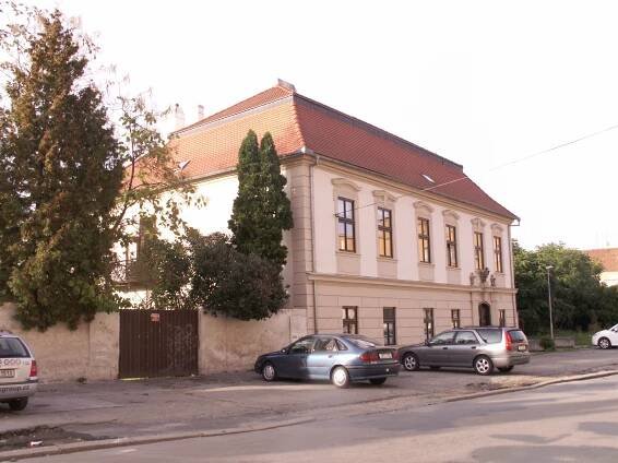 Soubor:Brno-Židenice-fara1.jpg