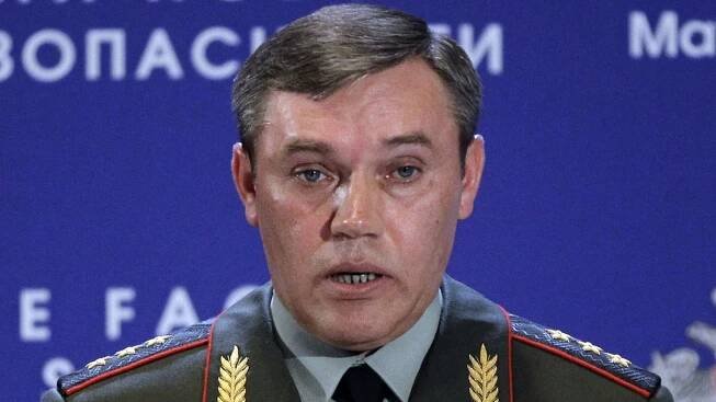 Hlavně to nikomu neříkej. Gerasimov po vypálení Orešniku volal americkému generálovi - Novinky