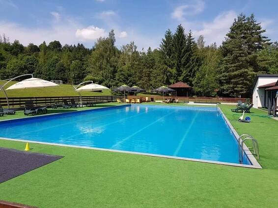 Bazen ve Sport hotelu Kácov - chata na prenájom