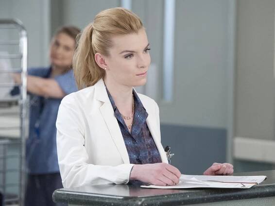 Sestřička Jackie - Duše - Z filmu - Betty Gilpin