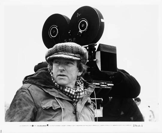 10. února zemřel ve věku 86 let britský filmař Hugh Hudson. Režiséra proslavil snímek Ohnivé vozy z roku 1981, který získal čtyři ceny americké filmové akademie Oscar včetně toho za nejlepší snímek.