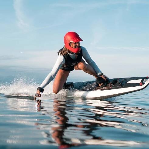 AWAKE RÄVIK ELECTRIC SURFBOARD - Electric Jetboard Rental