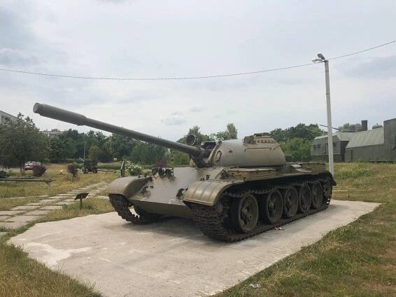 Rusové našli pro své staré tanky nový úkol, mění je na roboty kamikadze