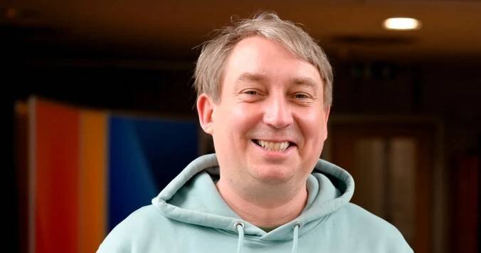 Je velká ostuda, že herci Národního divadla nemají ani průměrné platy, myslí si herec Robert Mikluš