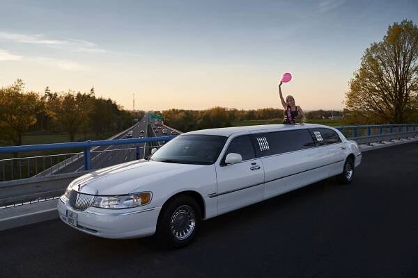 Super-Limo.cz - pronájem limuzín v Praze a okolí