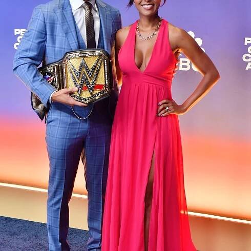 Stars on the 2024 People’s Choice Country Awards Red Carpet Are Dressed to Impress! Outfits Photos
