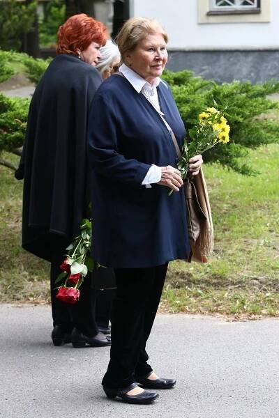 Pohřeb hvězdy Vyprávěj Procházky: Loučily se desítky herců, dcera plakala nad rakví