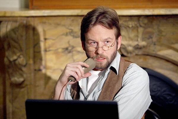 Dallas Roberts