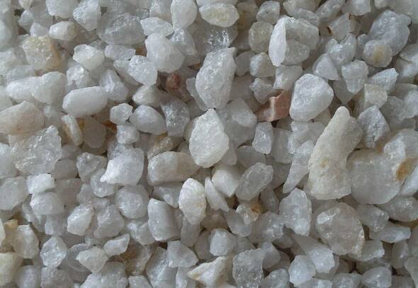 Quartz sand is quartz particles formed by crushing and processing of quartz stone.