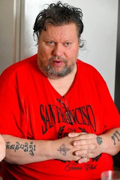 FOTO: Timo Tolkki mluví jen anglicky. – stránka 55