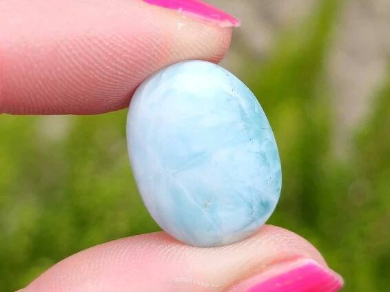 Přírodní kámen Hladký kámen larimar 3,8g