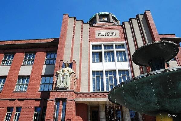 Budova muzea v Hradci Králové – cokolivokoli.cz