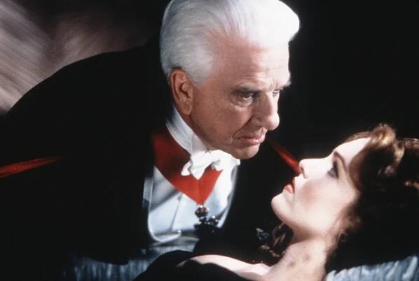 Leslie Nielsen, Amy Yasbeck - Drákuloviny - Z filmu