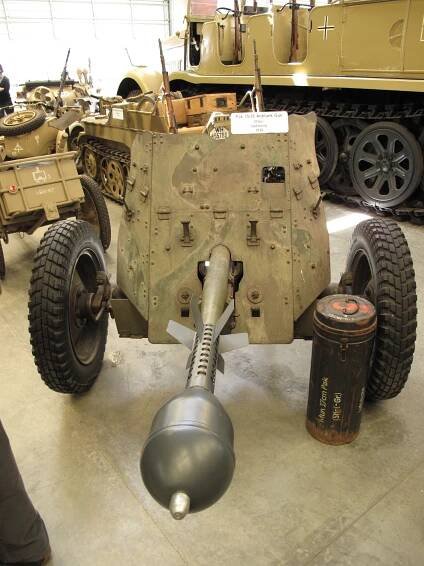 Soubor:PaK 36 with Stielgranate 41 displayed Military Vehicle Technology Foundation.jpg