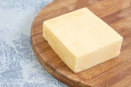 bílý sýr čedar 1