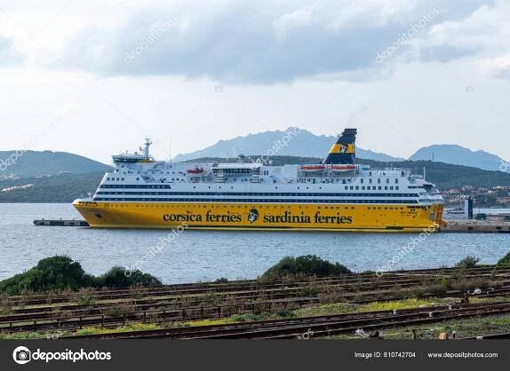 Golfo Aranci Sardinie Italien 2025 Velká Korsická Trajektová Loď Sardinie