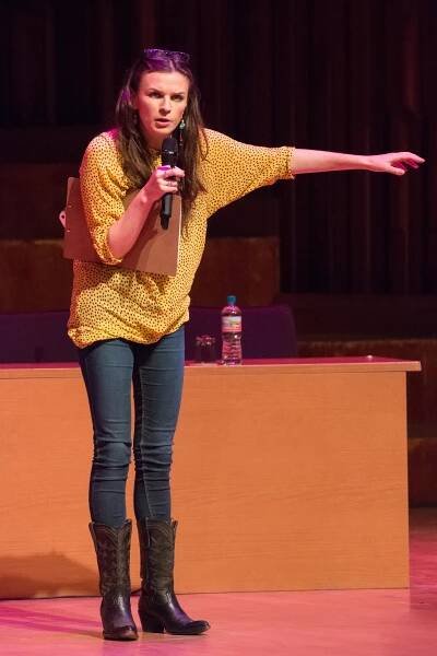 Soubor:MK17450 Aisling Bea.jpg – Wikipedie