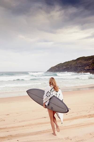 BY CHILL Gemma Ward makes australian comeback in Country Road's Summer Campaign, featuring daughter Naia