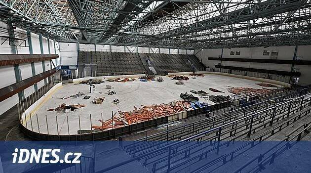 Demolice zimního stadionu v Uherském Hradišti začíná, sportovce čeká nelehká sezona