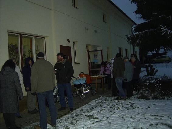 Rozsvícení adventního stromu 2010 - Oficiální stránky obce Sendražice