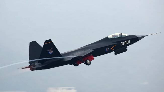 Konkurence pro F-35, čínská stealth stíhačka J-31 5. generace ji může i předčít a vzít postavení ve světě