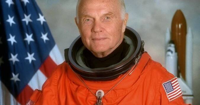 Zemřel 'vesmírný pionýr' John Glenn. První Američan, který obletěl Zemi