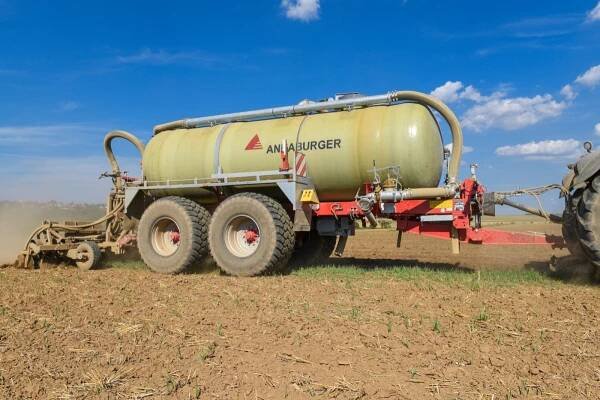 Skvělě vybavená cisterna Annaburger jezdí v podniku Agro Hoštka | CRS Marketing, s.r.o.