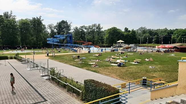 Den na plovárně vyjde dráž. Stánkaři zvedli ceny občerstvení