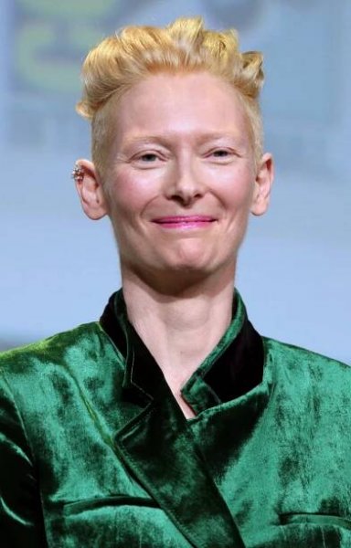 Soubor:Tilda Swinton by Gage Skidmore 2.jpg – Wikipedie