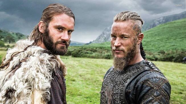 Vikingové nejsou Hra o trůny, říká Clive Standen v reakci na osud Ragnara