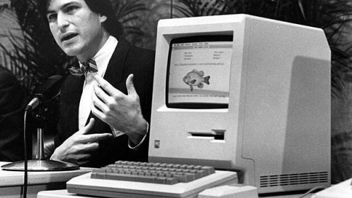 Šest let po garážové prvotině Steve Jobs představil první počítač nazvaný Macintosh, historický milník nejen pro Apple. Šlo o první  prodejně úspěšný all-in-one počítač v podobě, jak jej chápeme dodnes, tedy s klávesnicí, myší, operačním systémem s grafickým rozhraním. Ačkoli tehdy patřil mezi ty dražší, měl velký prodejní úspěch.