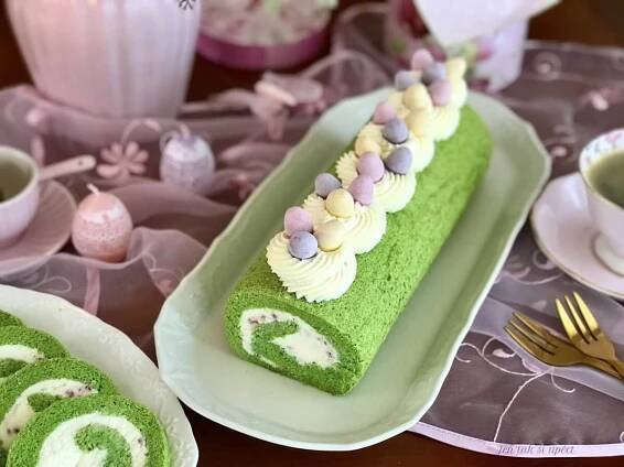 Upečte velikonoční »mechovou« roládu: Recept krok za krokem!