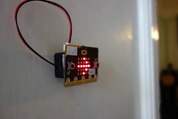 SKÚMAME MICRO:BIT - ÚVOD K MIKROPROCESOROM - Enter - Telekom