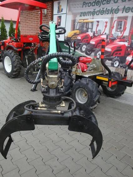 Vyvážecí přívěs CRONIMO LTC 3.4 za malotraktory s hydraulickou rukou,s vlastním motorem - Malotraktorysilesia.cz