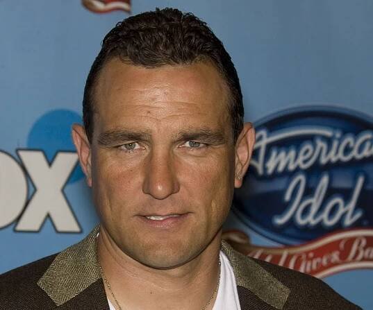 Vinnie Jones Biography - Facts, Childhood, Family Life & Achievements