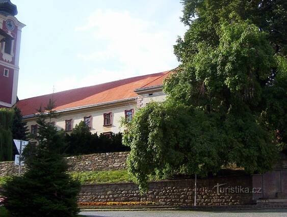 Pacov-zámek-jižní portál-Foto:Ulrych Mir.